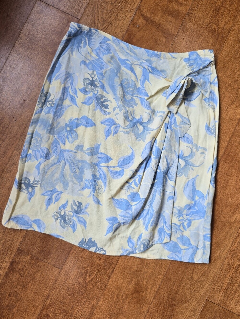 Vintage Y2K Express floral skirt size small